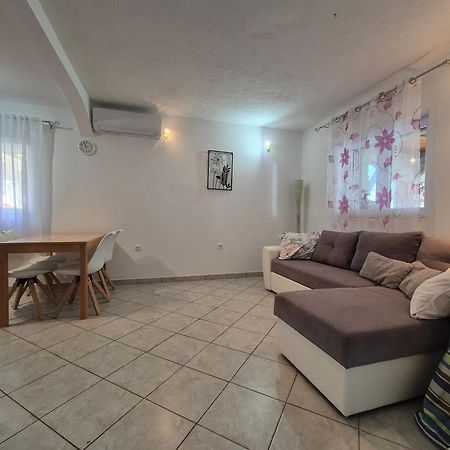 Apartment Zavala 8774B Jelsa  Exterior photo